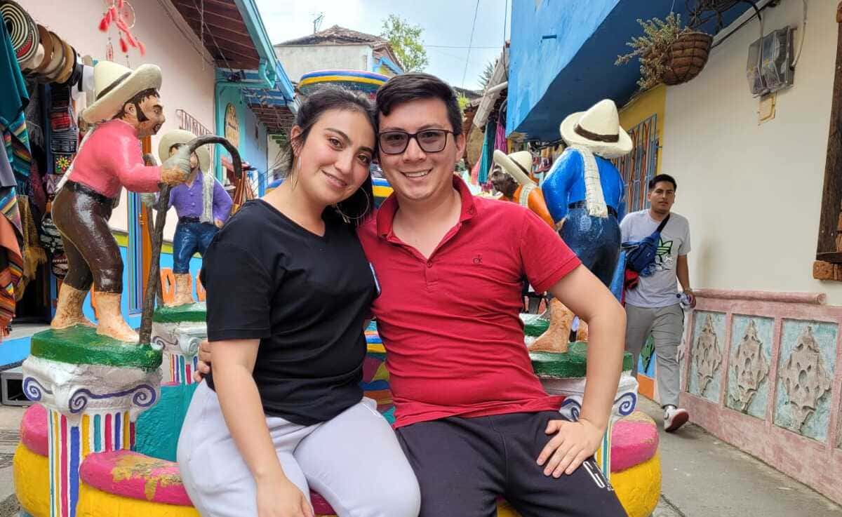 pareja de tour en guatapé